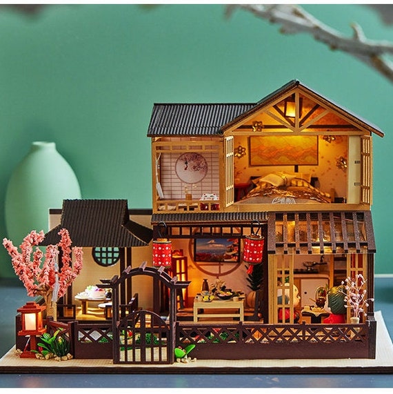 Puppenhaus Miniatur Möbel DIY Holz Spielzeug Kuchen Cottage LED-Leuchten 