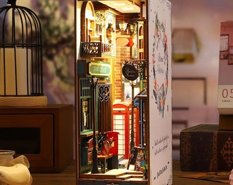 London Town Book Nook - Book Shelf Insert - Bookcase with Light and Music Box Model Building Kit