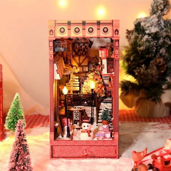CUTEBEE Book Nook Kit - DIY dockhus,Kafé i retrostil,miniatyr hus själv bygga för vuxna med LED