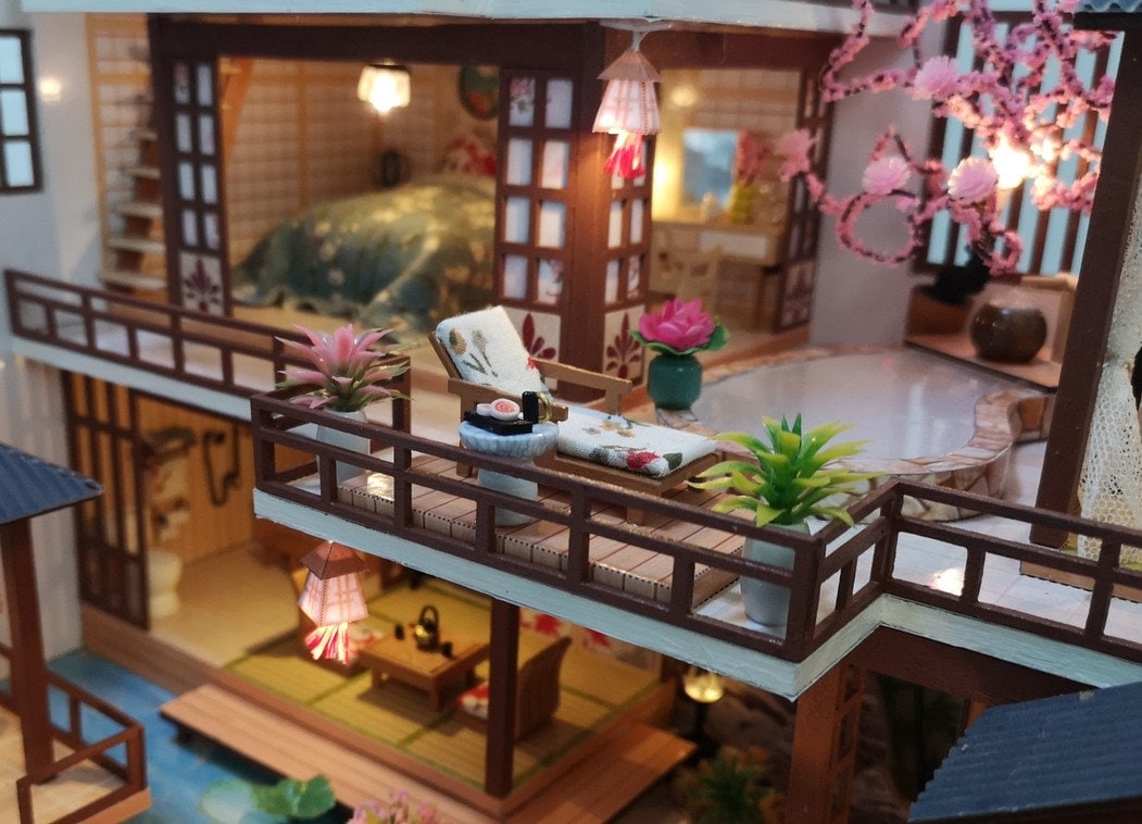 WonDerfulC Miniature Wooden Dollhouse Japanese/Seaside/Car House Market DIY  Doll House Kit Villa Building 3D Model Creative Gifts for Friend and