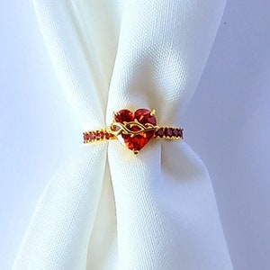 Anello cuore sacro / grande pietra a forma di cuore