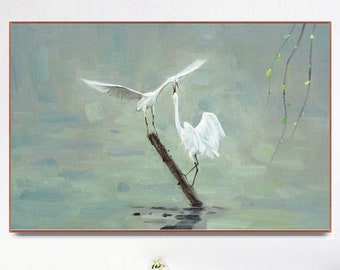 Dos garcetas en una rama, una combinación flexible de blanco, verde claro y marrón, arte mural hecho a mano, pintura al óleo y pintura acrílica.