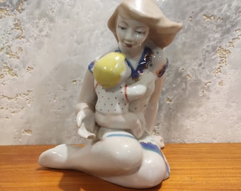 Figurine vintage en porcelaine ukrainienne, mère et enfant, Polonne URSS