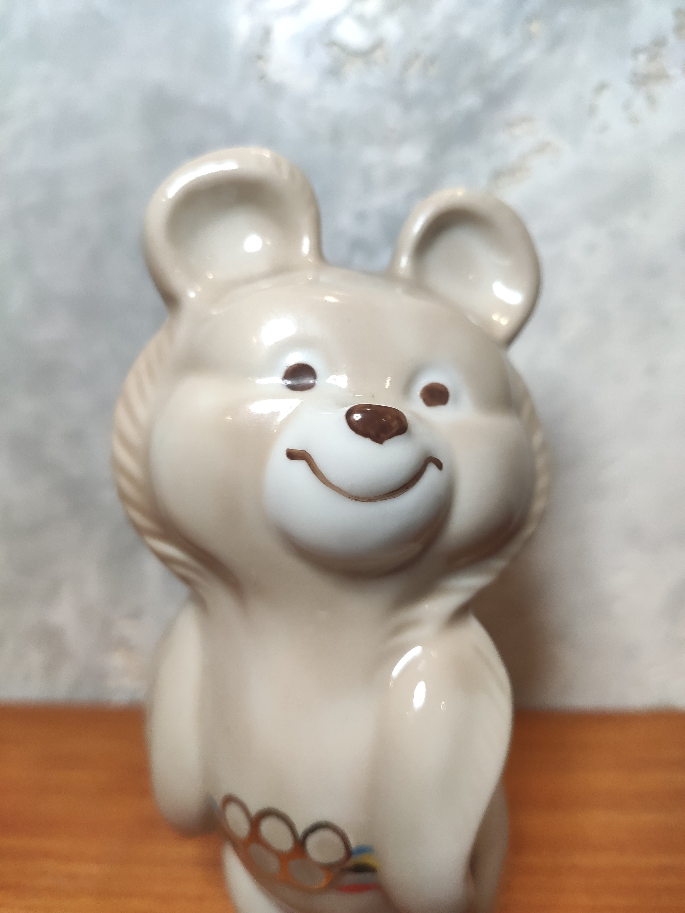 Mascotte d'ours Misha Mishka en porcelaine pour les jeux olympiques de Moscou 1980 - France
