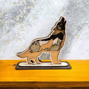 3D Carved Wooden Wolf Figurine: Multilayer Wildlife Decor