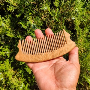 Oak hair comb / Walnut comb / Wooden comb / Natural wood comb / Hand Carved comb / hair accessory / Natural wood haircomb