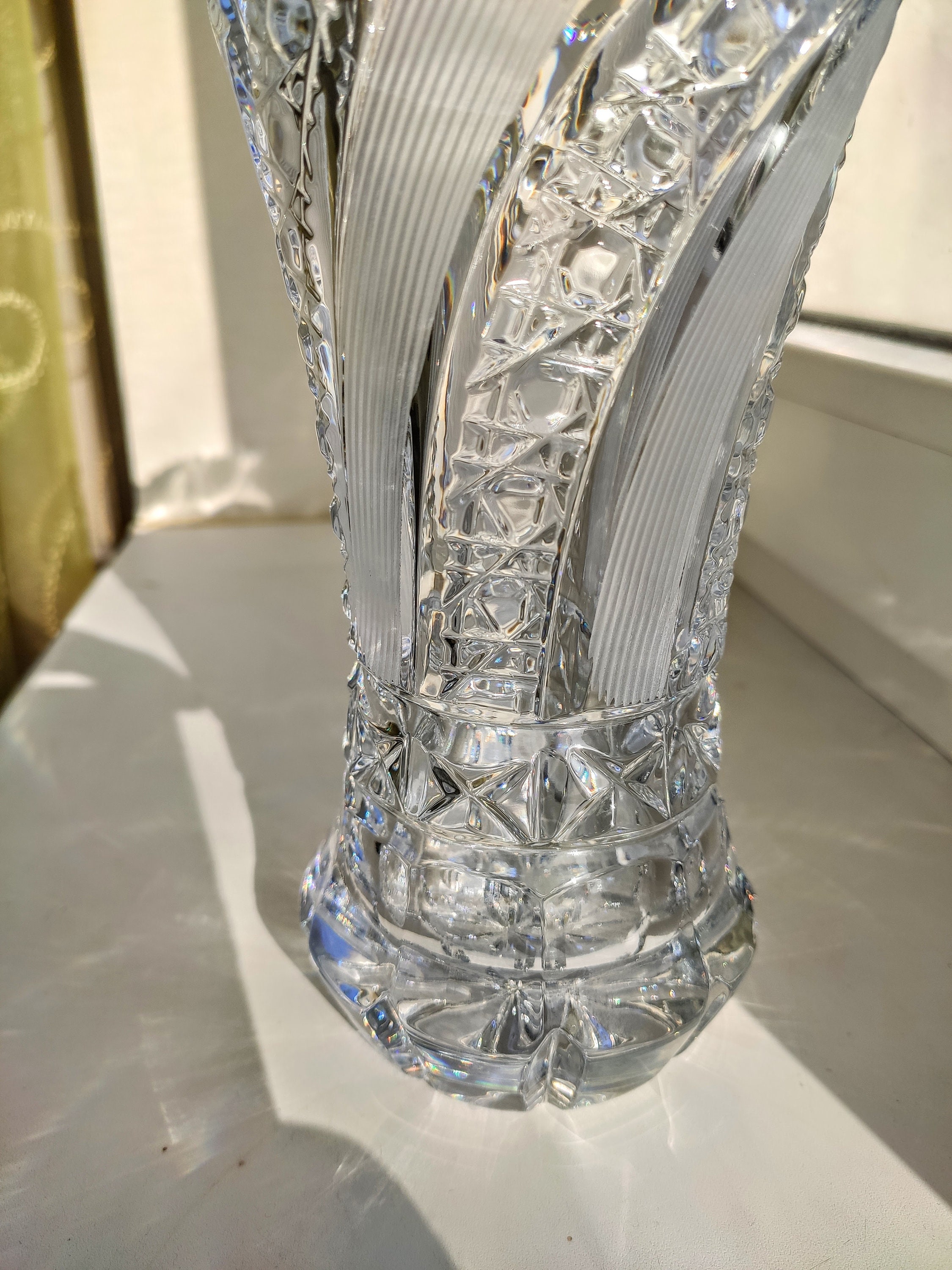 ハンドカットクリスタル花瓶：ヴィンテージボヘミアンガラスフラワー