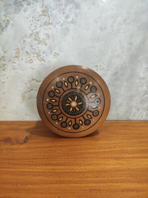 Hand Crafted Wooden Round Inlaid Casket Box / Vin… - image 2