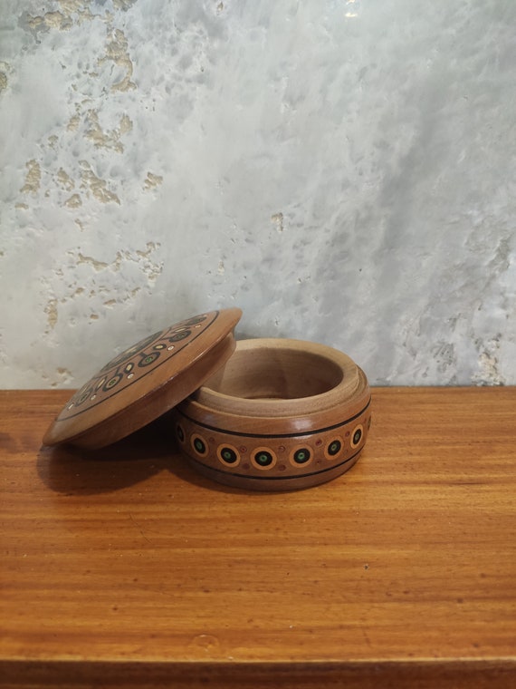 Hand Crafted Wooden Round Inlaid Casket Box / Vin… - image 3