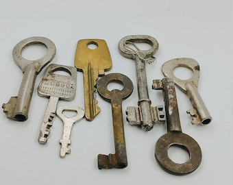 Vintage keys / Skeleton keys / Steampunk design /Antiqe key / rusty old keys / antique keys - steampunk