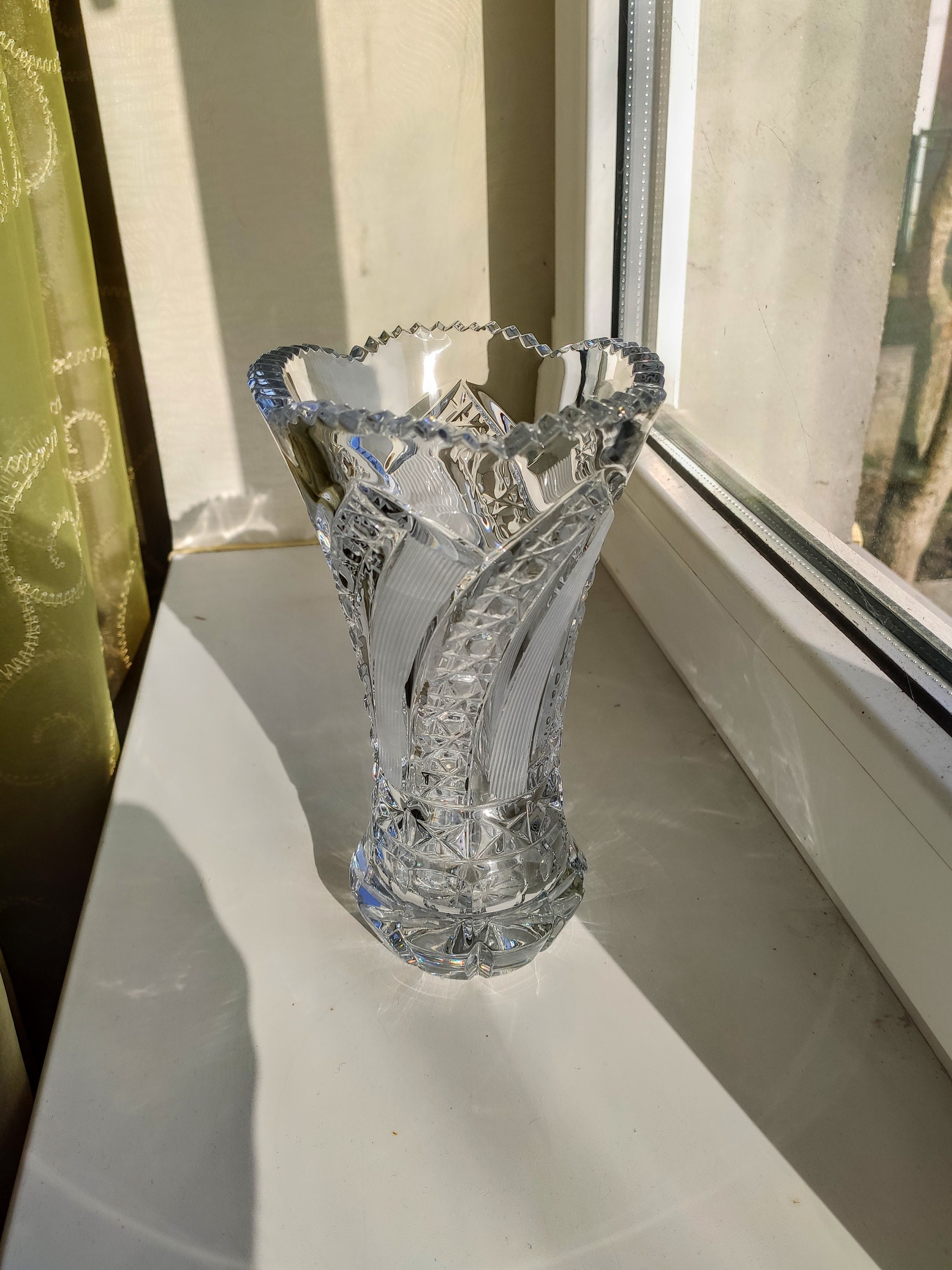 ハンドカットクリスタル花瓶：ヴィンテージボヘミアンガラスフラワー