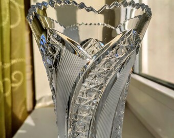 ハンドカットクリスタル花瓶：ヴィンテージボヘミアンガラスフラワー