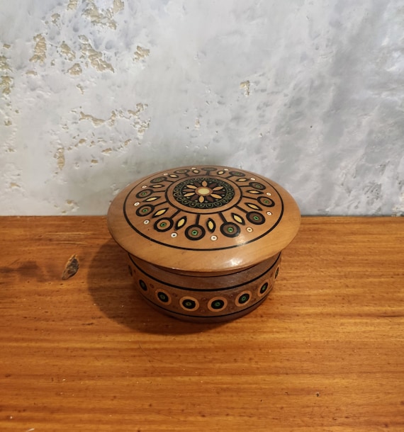 Hand Crafted Wooden Round Inlaid Casket Box / Vin… - image 1