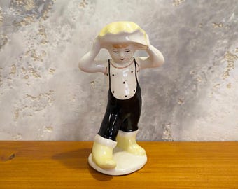 Figurine vintage garçon en céramique de l'URSS avec chapeau champignon : décoration kitsch
