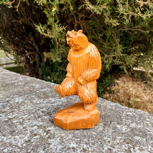 Bear / Wooden bear / Bear Figurines / Hand Carved wooden bear / Wooden Animal Home Decor / Wood sculpture / animals Figurine