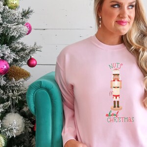 Nussknacker rosa Weihnachten Sweatshirt für Frauen, Weihnachtspullover, Weihnachtspullover, Urlaub Bekleidung, Nussknacker Weihnachten Liebhaber Shirt