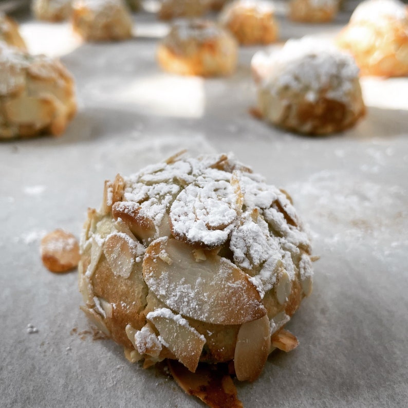 Almond pistachio cherry Cookies 6 pieces image 4