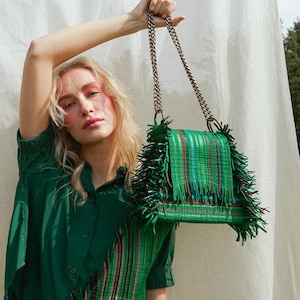 Asa superior verde lista para enviar, bolso con flecos estilo boho verde esmeralda, bolso bandolera de diseñador auténtico, regalo sostenible sin desperdicio