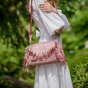 Bolso de hombro y cartera boho con flecos rosas para mujer, asa superior personalizada, bolso boho colorido para vacaciones, festivales, estilo hippie