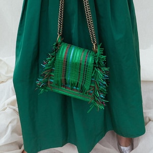 Bolso con asa superior verde, bolso estilo bohemio con flecos verde esmeralda, bolso bandolera de diseñador auténtico, bolso sostenible sin residuos, regalo bohemio con color personalizado