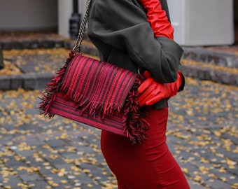 Bohemian Red Fringe Shoulder Bag: Custom Handmade Gift for Fashion Enthusiasts - Vegan-Friendly Top Handle, Crossbody Woven Style Flap Bag
