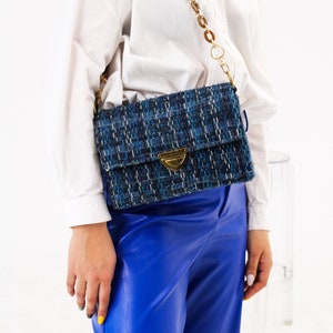 Clutch de mezclilla de tela tejida: bolso de moda sostenible, bolso de hombro de jeans reciclados, bolso de mano ecológico, bolsa de regalo de jeans reciclados