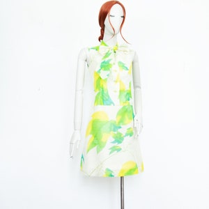 Vintage 60s White Green Yellow Floral Mini Trapeze Dress Bow Collar Sleeveless Size M UK 12