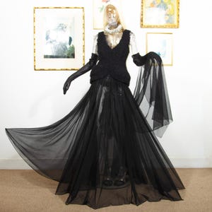 sheer renaissance dress A couture interpretation of classical art brought to life on the red carpet. This look transforms Renaissance-inspired paintings into wearable fashion through fluid tailoring, sheer layering, and museum-like detailing. The female silhouette