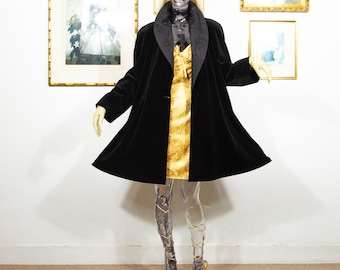 Vintage 1980s Black Velvet Evening Coat with Satin Embroidered Shawl Collar Size M