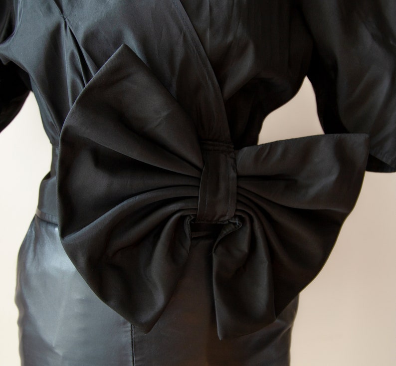 Woman Vintage 80s Black Blouse Short Puffed Sleeves front Bow Size UK 14