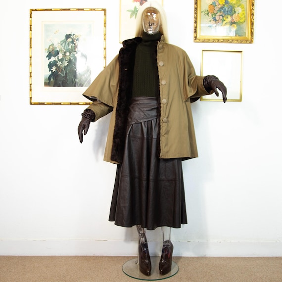 Vintage 1970s Khaki Cape-Style Coat with Faux Fur Lining, Utility Chic Outerwear Size M