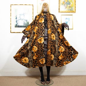 Vintage 1970s Reversible Cape Leopard Floral Print & Solid Black Dramatic Swing Cloak One Size Fit Most
