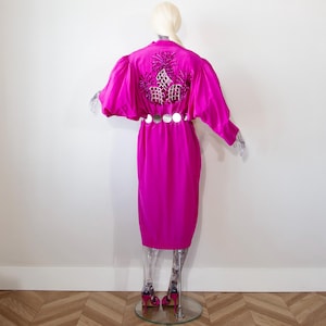 Vintage LEONIA Seidenkleid aus den 1980er Jahren, fuchsiafarben mit Pailletten, Ananas-Ballonärmeln, Größe S/M