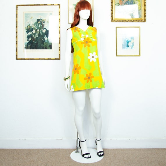 Vintage 1960s Green Yellow Floral Mini Trapeze Dr… - image 1