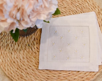 Mini Daisy Cocktail Napkin | Holiday Napkin | Housewarming Gift | Cocktail Napkin | Linen Napkin | Christmas | Linen | Kitchen Linens
