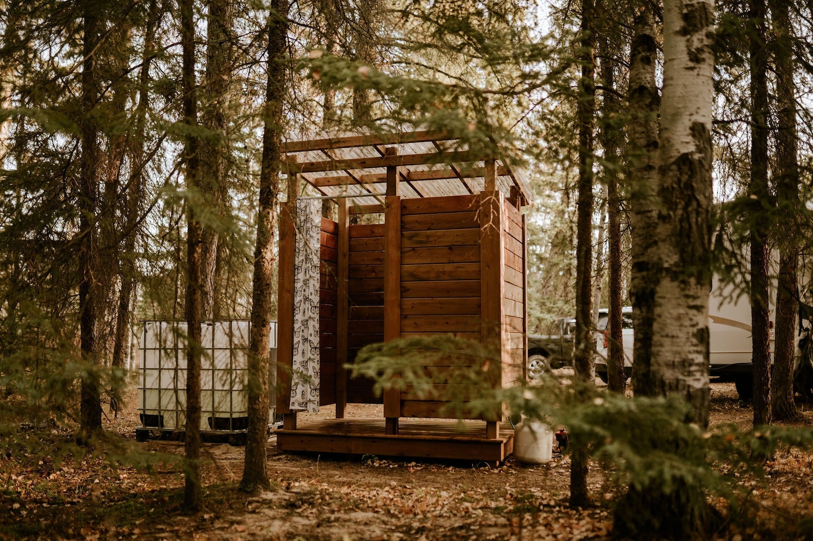 Picture of Cedar - 4’ X 6’ Off-grid Outdoor Shower House Building Guide - Etsy
