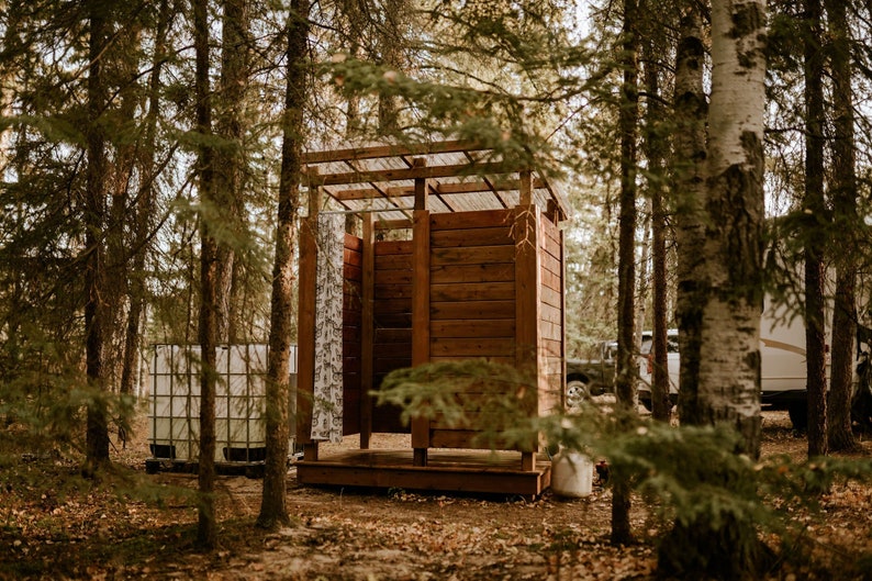 Cedar 4 x 6 Off-Grid Outdoor Shower House Building Guide image 1