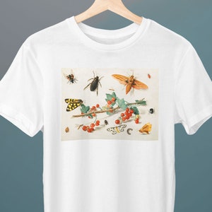 Una ramita de grosellas rojas con un elefante, un halcón, una polilla, una mariquita, un milpiés y otros insectos, Jan van Kessel el Viejo, camiseta unisex
