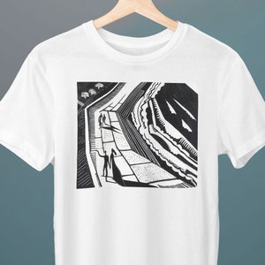 Spaziergang, Paul Nash Malerei, Unisex T-Shirt, Kunst T-Shirt, Kubismus, Geschenk für sie, Geschenk für ihn, Kunstliebhaber Geschenk