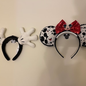 Both color variations of the extended ear displays with ears on display