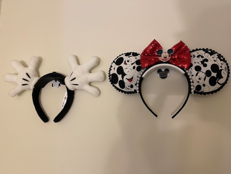 Both color variations of the extended ear displays with ears on display