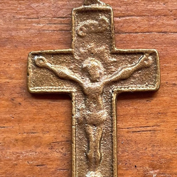 Exacte reproductie uit de 17e en 18e eeuw, gegoten bronzen kruiskruisbeeld