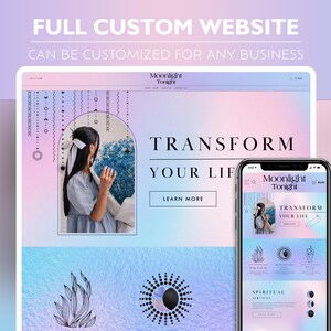 Puede incluir: Una maqueta de sitio web con un fondo degradado rosa y azul. El sitio web es para un negocio llamado "Moonlight Tonight" y presenta el texto "Transforma tu vida". El sitio web tambi&eacute;n incluye un bot&oacute;n de llamada a la acci&oacute;n que dice "M&aacute;s informaci&oacute;n".