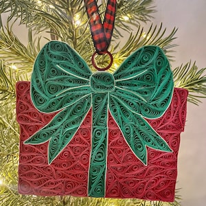 Quilled Christmas Present Ornament