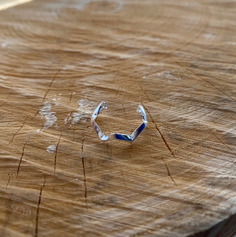 Zigzag Toe Ring \u2022 925 Sterling Silver \u2022 Adjustable Toe Ring \u2022 Stylish Toe Ring \u2022 Free shipping \u2022 Wave toe ring \u2022 Minimalist Toe Ring \u2022