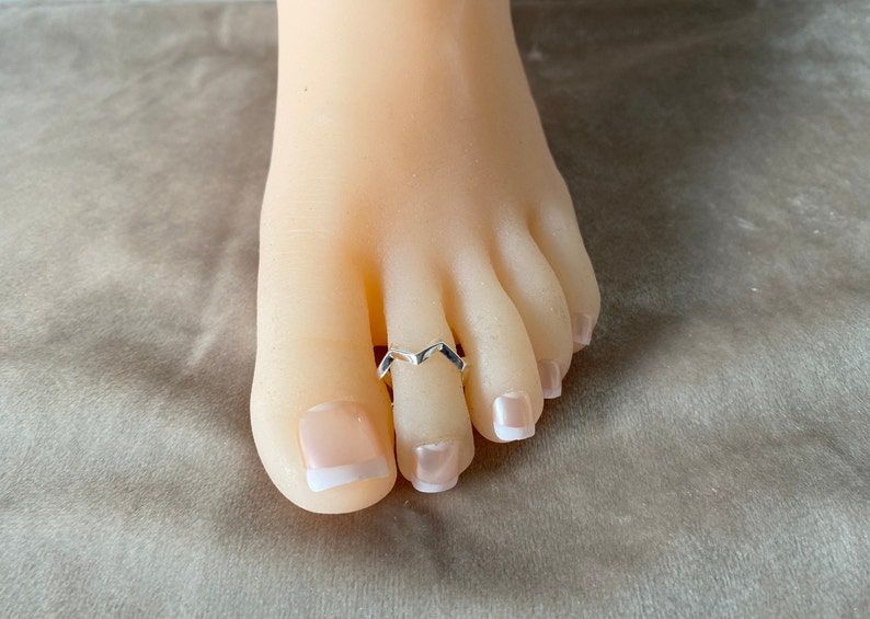 Zigzag Toe Ring \u2022 925 Sterling Silver \u2022 Adjustable Toe Ring \u2022 Stylish Toe Ring \u2022 Free shipping \u2022 Wave toe ring \u2022 Minimalist Toe Ring \u2022