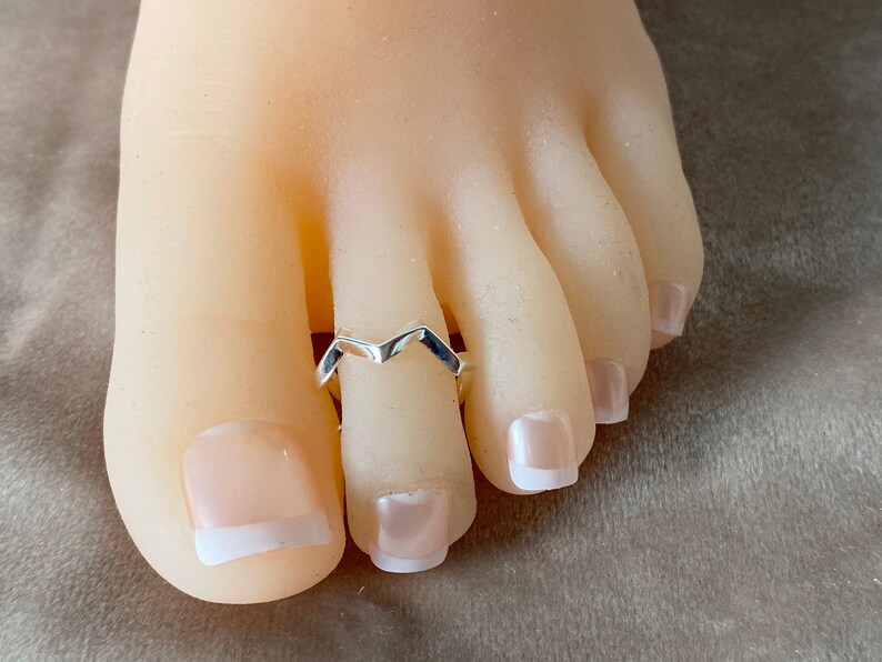 Zigzag Toe Ring \u2022 925 Sterling Silver \u2022 Adjustable Toe Ring \u2022 Stylish Toe Ring \u2022 Free shipping \u2022 Wave toe ring \u2022 Minimalist Toe Ring \u2022