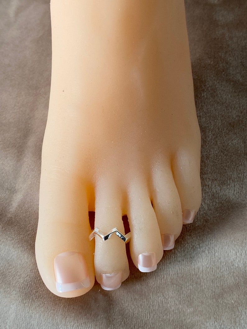 Zigzag Toe Ring \u2022 925 Sterling Silver \u2022 Adjustable Toe Ring \u2022 Stylish Toe Ring \u2022 Free shipping \u2022 Wave toe ring \u2022 Minimalist Toe Ring \u2022