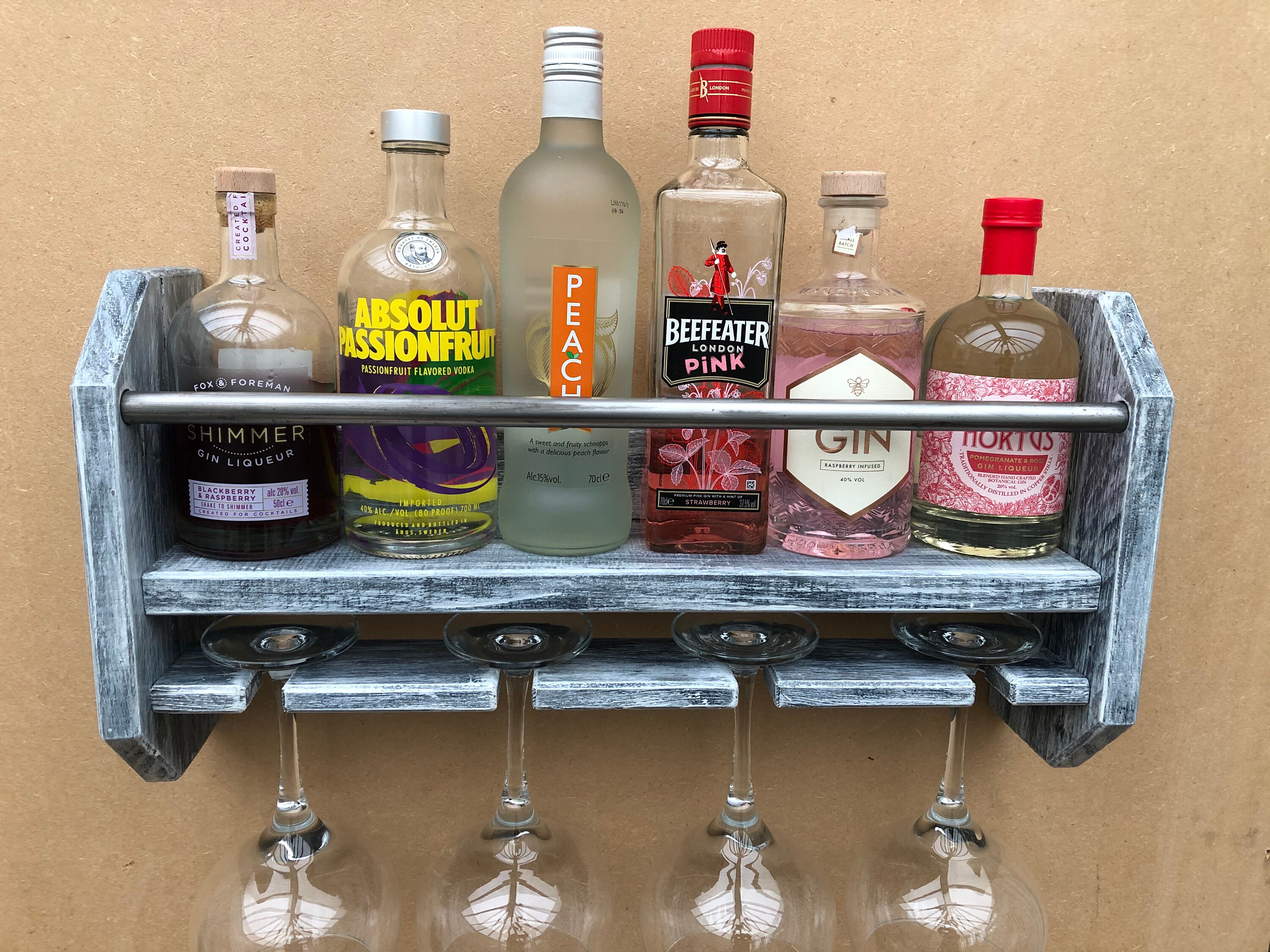 estantes para bebidas alcoholicas