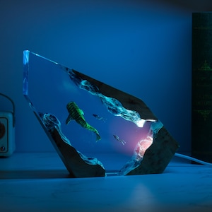 Walvishaai Scuba Diver epoxyhars nachtlampje, zee gepersonaliseerd handgemaakt houtlicht, unieke woondecoratie cadeaus voor hem, aangepaste verjaardagscadeau
